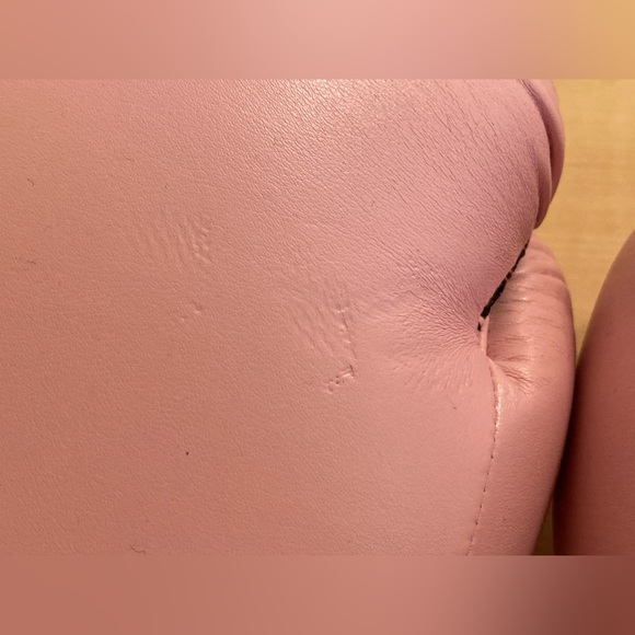 Century Pink and Black Boxing Gloves - Picture 3 of 8